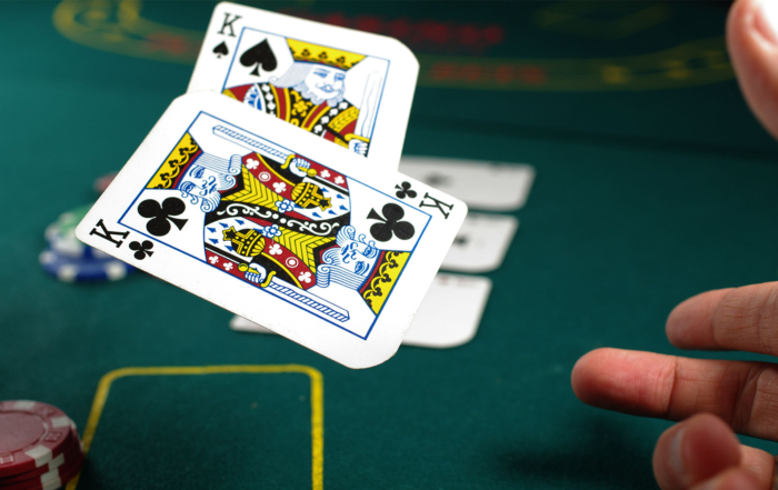 Know when to hold 'em, know when to fold 'em - poker | color